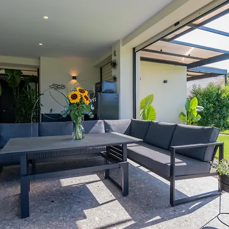 Private Pool By The Sea Apartment Kalamata