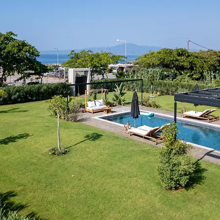 Private Pool By The Sea *